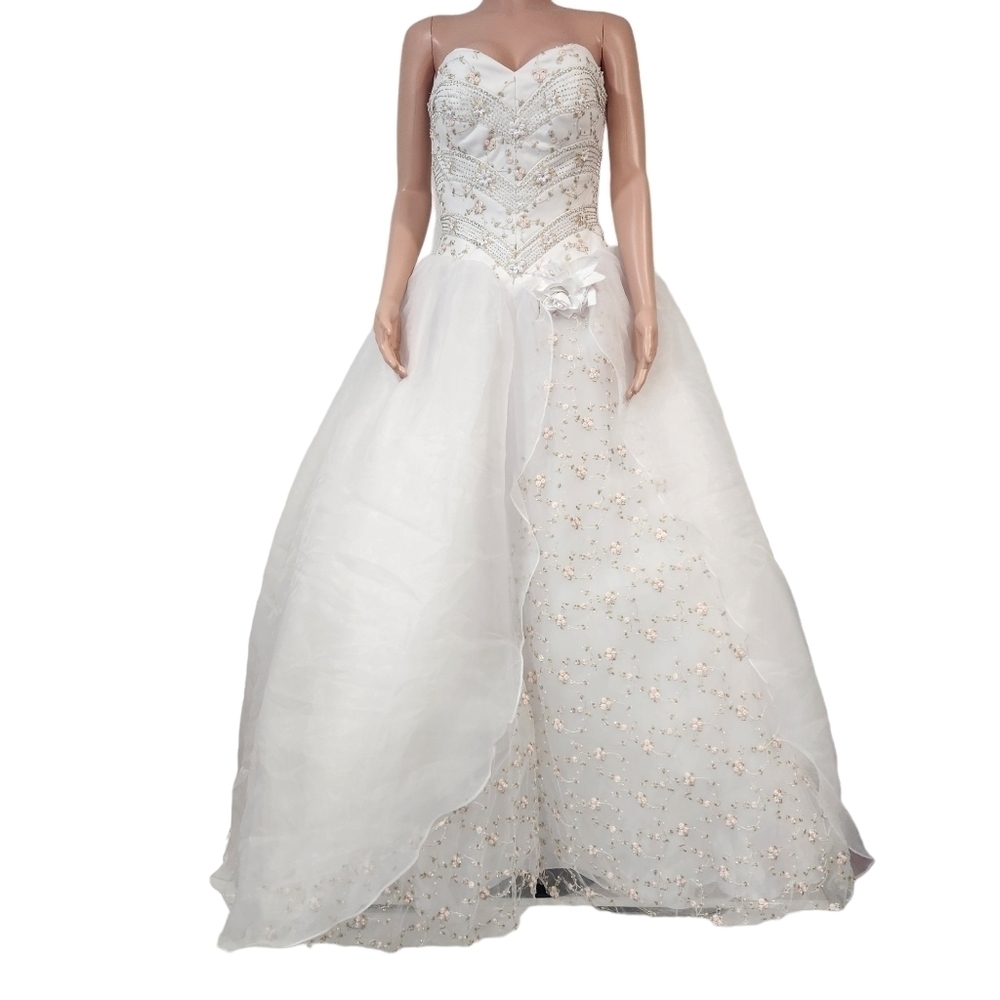 Q by Da Vinci White With Embroidered Spring Floral Quinceañera Dress Size 8
